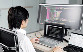 大连 ,php声明和调用变量的符号是什么？